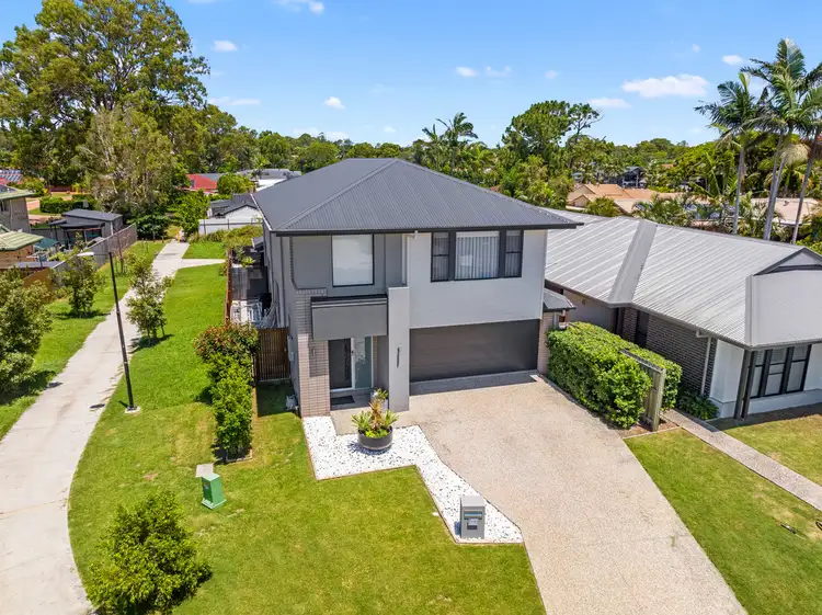 23 Shoreside Close