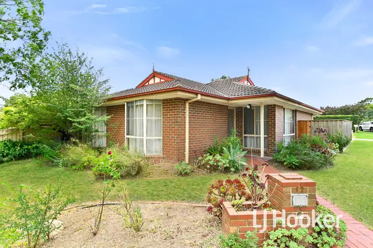 12 Tambo Way, Berwick VIC 3806