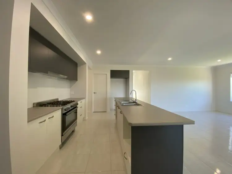 Fifth view of Homely house listing, 5 Fuchsia Drive, Swan Hill VIC 3585