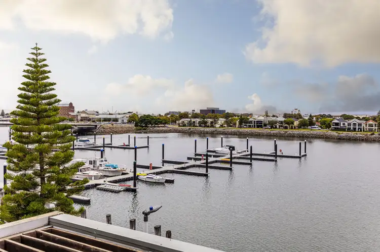 2 Parri Crescent, New Port SA 5015