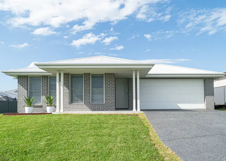 4 Auvergne Way, Old Bar NSW 2430