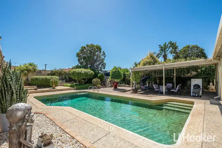 68 Glyndebourne Avenue, Thornlie WA 6108