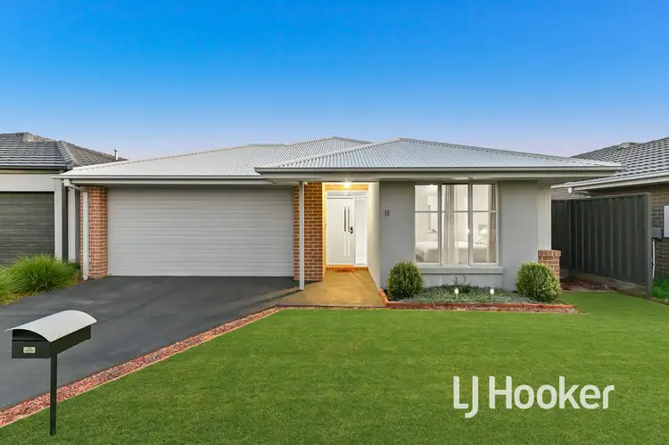 11 Zermatt Loop, Pakenham VIC 3810