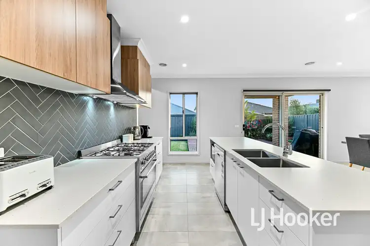 Fifth view of Homely house listing, 11 Zermatt Loop, Pakenham VIC 3810