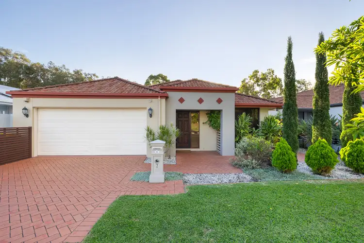 7 Cliff Close, Wakerley QLD 4154
