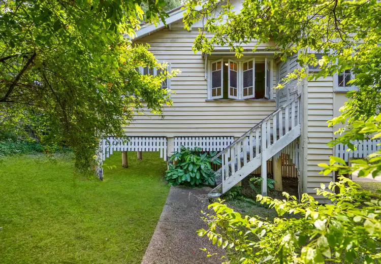 30 Holland Road, Holland Park QLD 4121