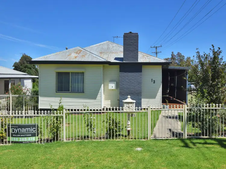 13 Taylor Road, Young NSW 2594