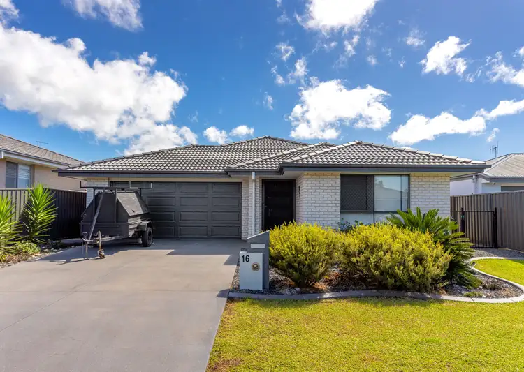 16 Mariner Avenue, Old Bar NSW 2430