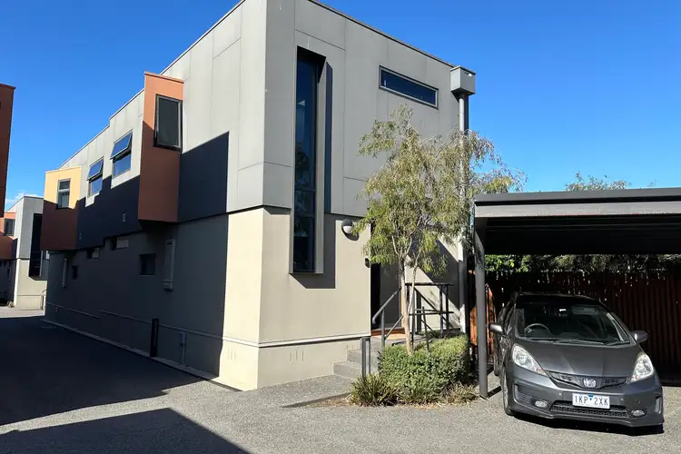 2/27 New Street, Dandenong VIC 3175