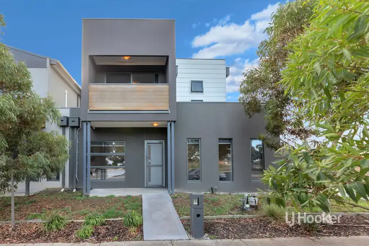 27 Everglade Crescent, Roxburgh Park VIC 3064