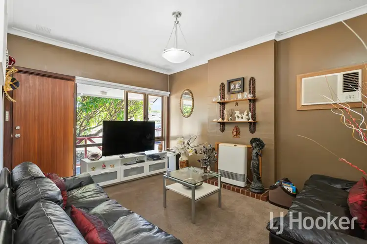 7 Kelly Street, Cloverdale WA 6105