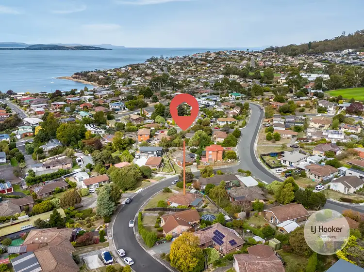 2 Calder Crescent, Blackmans Bay TAS 7052