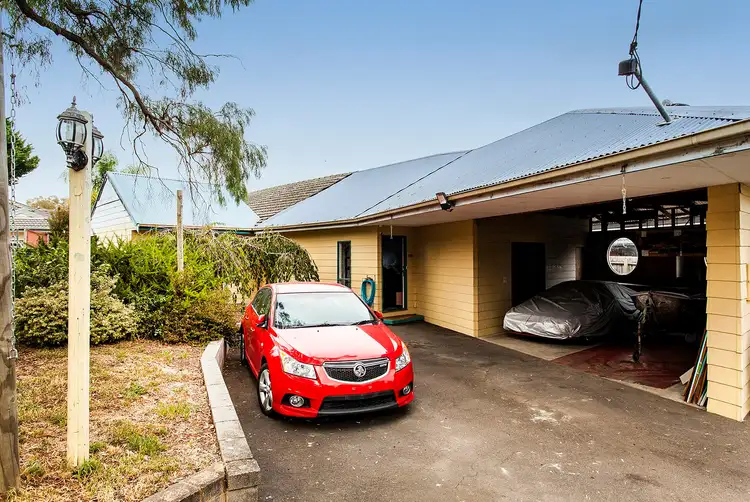 13 Krowera Street, Mooroolbark VIC 3138