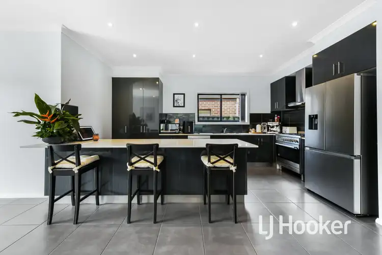 31 Cohens Way, Pakenham VIC 3810