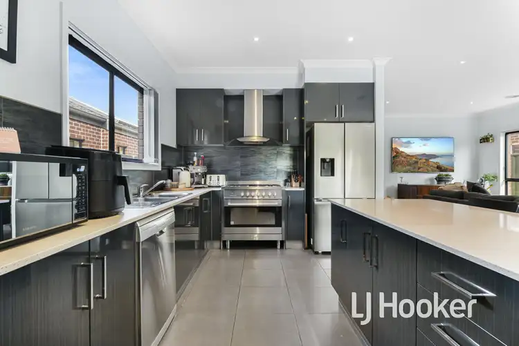 Second view of Homely house listing, 31 Cohens Way, Pakenham VIC 3810