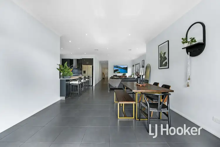 Fifth view of Homely house listing, 31 Cohens Way, Pakenham VIC 3810