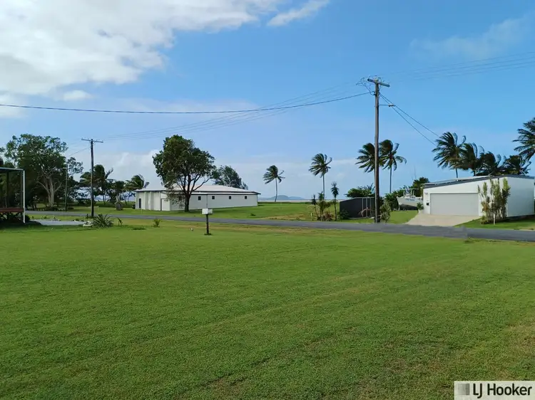 9 Taylor Street, Tully Heads QLD 4854