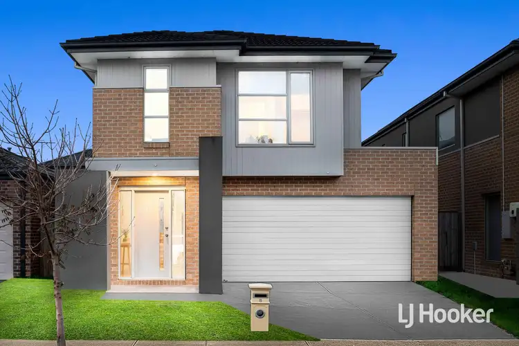 8 Living Crescent, Point Cook VIC 3030