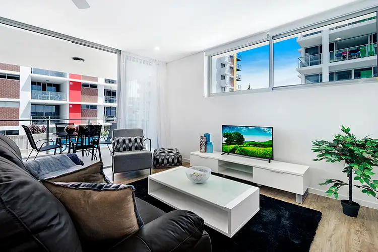 364/33 Lakefront Crescent