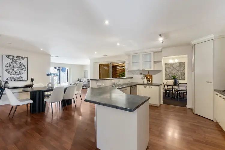 4 Stuart Court, Hallett Cove SA 5158