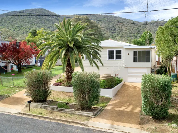 2 Sapphire Crescent, East Tamworth NSW 2340
