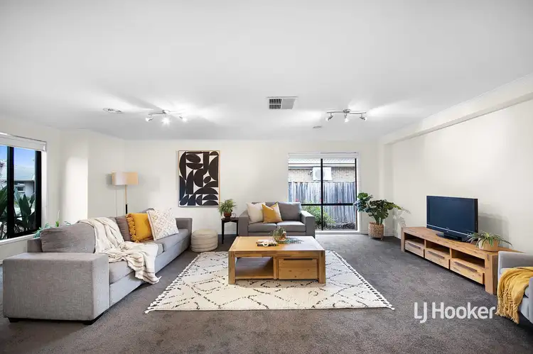 Second view of Homely house listing, 7 Springbrook Place, Sanctuary Lakes VIC 3030