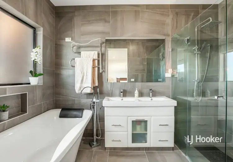 Fifth view of Homely house listing, 6 James Close, Kilmore VIC 3764