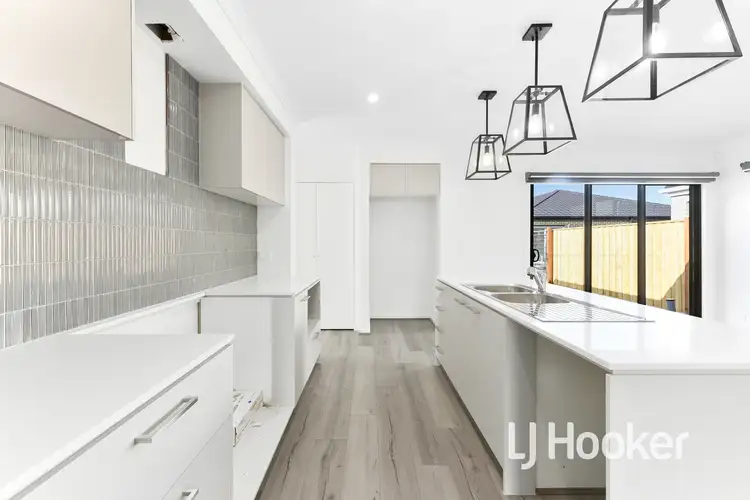 Fifth view of Homely house listing, 19 Thredbo Crescent, Clyde VIC 3978