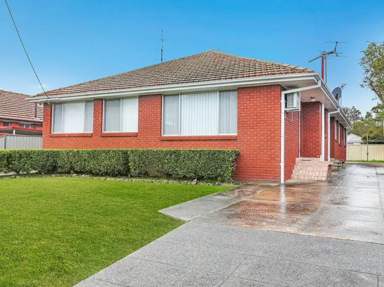Main view of Homely unit listing, 2/11 Grafton Ave, Figtree NSW 2525