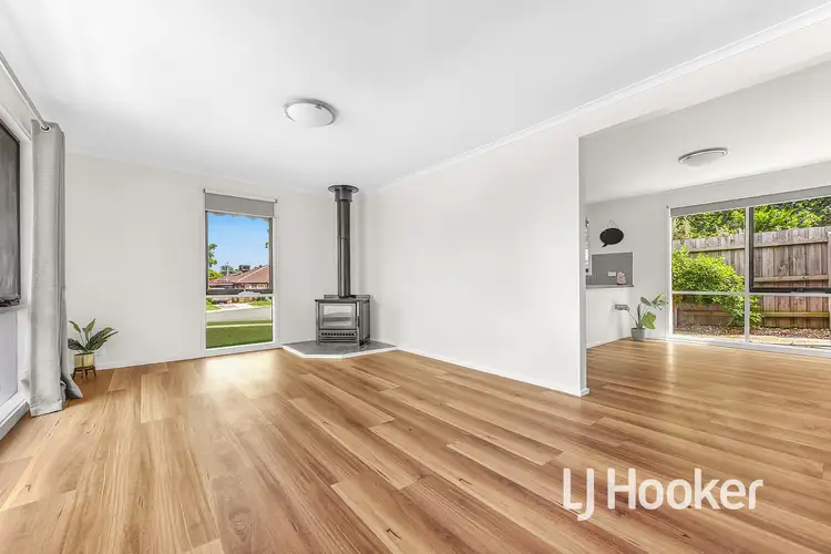 Second view of Homely unit listing, 27 Sarah Place, Hampton Park VIC 3976
