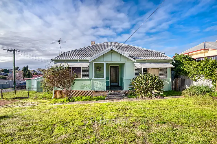 16 Bucktin Street, Collie WA 6225