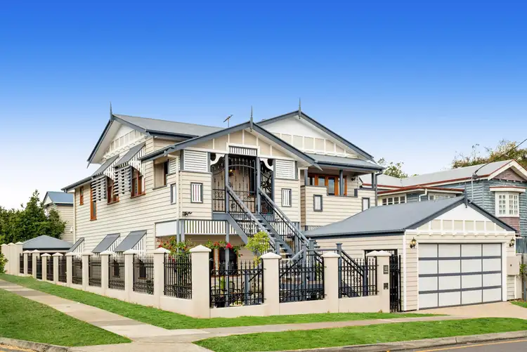 11 Bardsley Avenue, Greenslopes QLD 4120