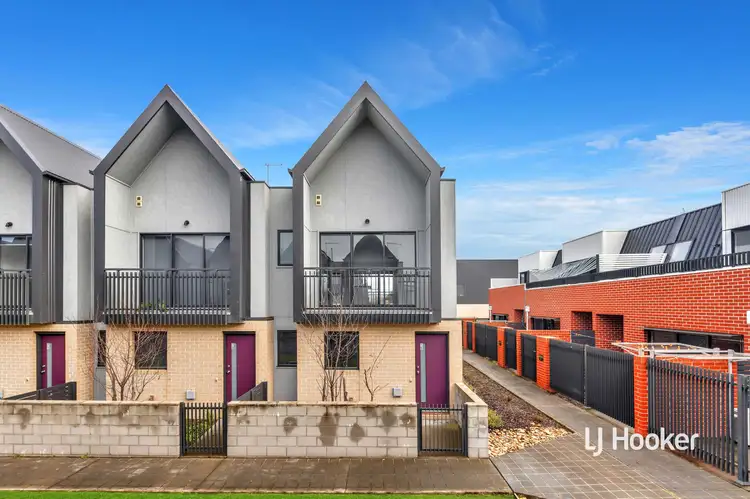 15 Ripplebrook Walk