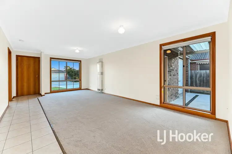 Fifth view of Homely house listing, 5 Rossi Close, Pakenham VIC 3810