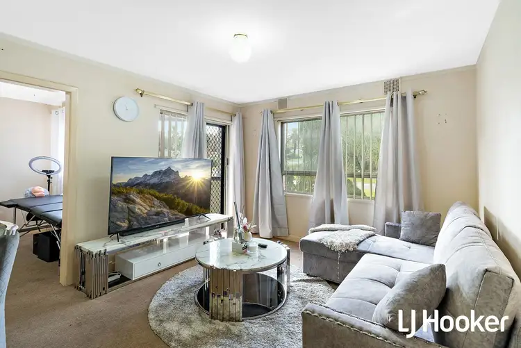 16/4 Canham way, Orelia WA 6167