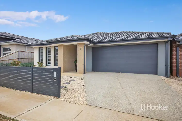 Second view of Homely house listing, 7 Tannum Circuit, Truganina VIC 3029