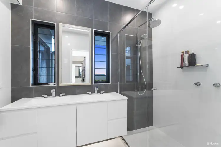 Sixth view of Homely house listing, 2/5 Glamis Court, Castle Hill QLD 4810