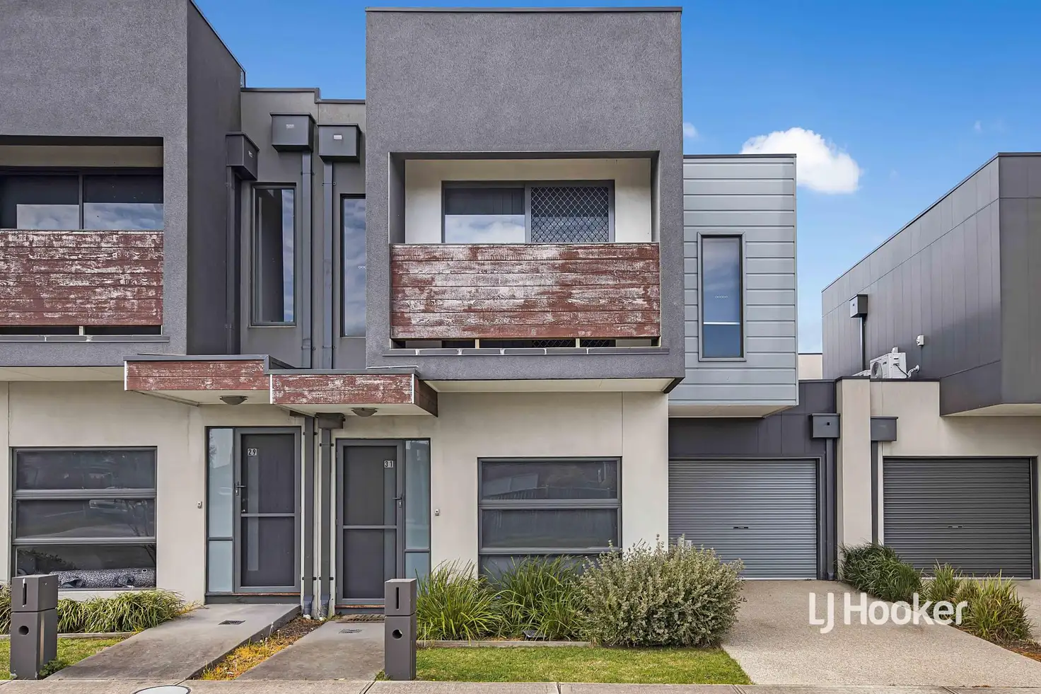 Main view of Homely townhouse listing, 31 Onyx Crescent, Officer VIC 3809