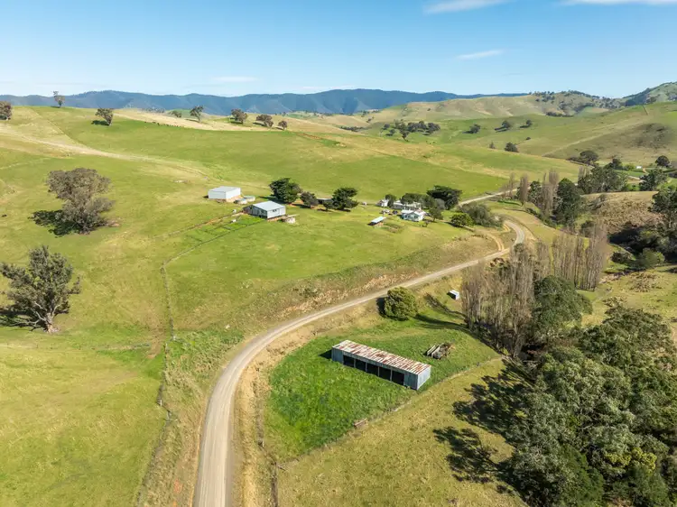 198 Watts Creek Road, Ensay VIC 3895