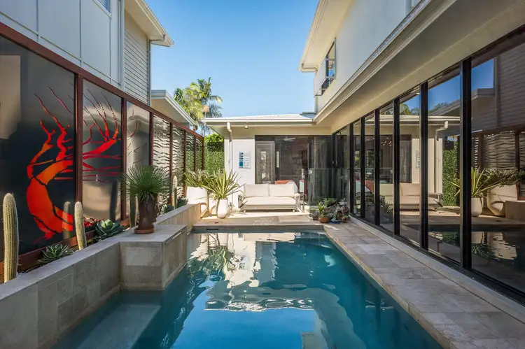 8 Crescent Avenue