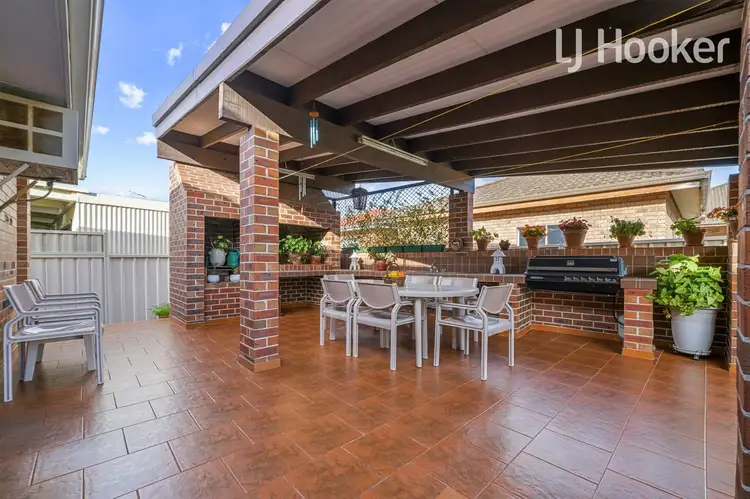 17 ST KILDA ST, St Johns Park NSW 2176