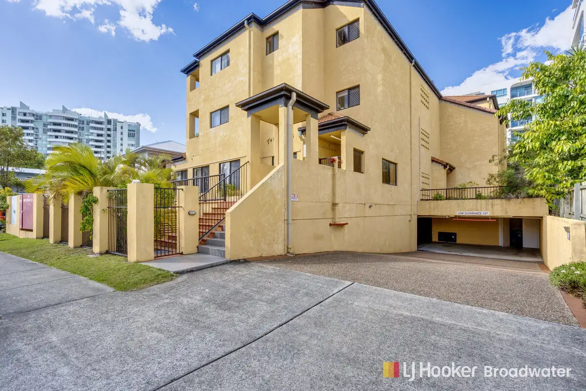 Main view of Homely unit listing, 2/143 Frank Street, Labrador QLD 4215