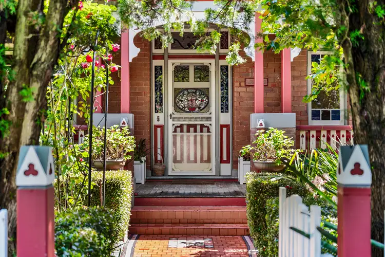 18 Queen Street, Lorn NSW 2320