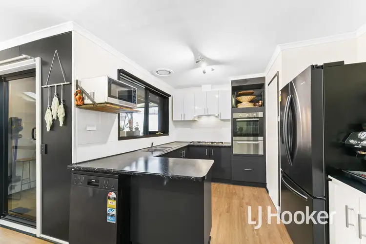 Fifth view of Homely house listing, 2 Dalvana Court, Hampton Park VIC 3976