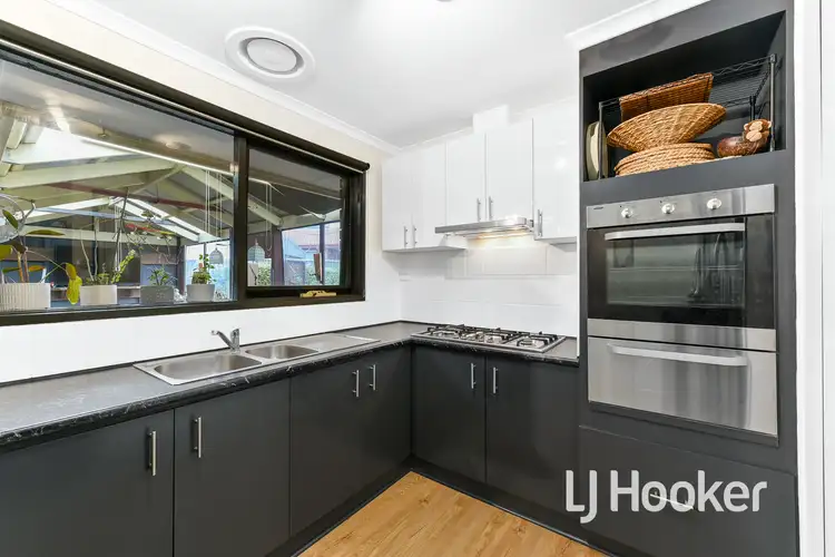 Sixth view of Homely house listing, 2 Dalvana Court, Hampton Park VIC 3976