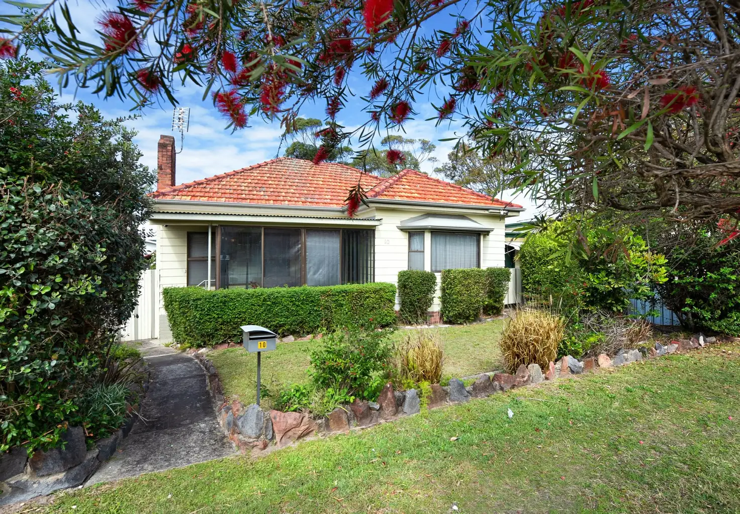 Main view of Homely house listing, 10 Hutchinson Street, Redhead NSW 2290