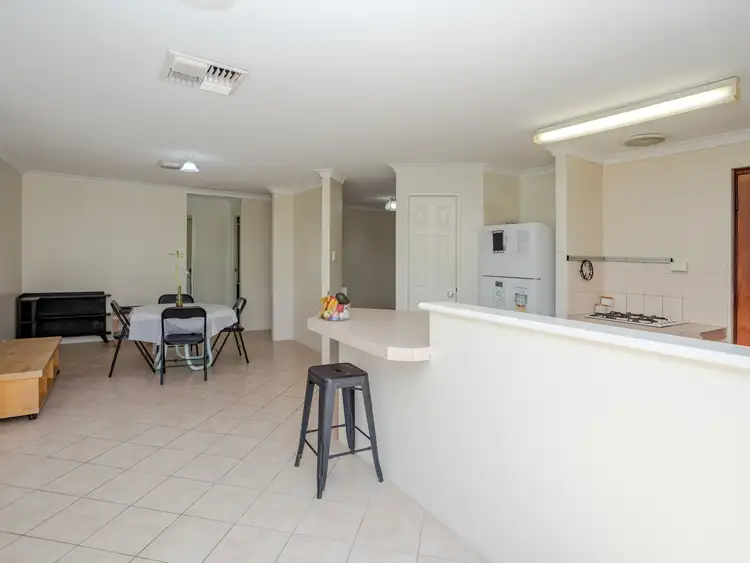 Fifth view of Homely house listing, 8 Oriole Way, Thornlie WA 6108