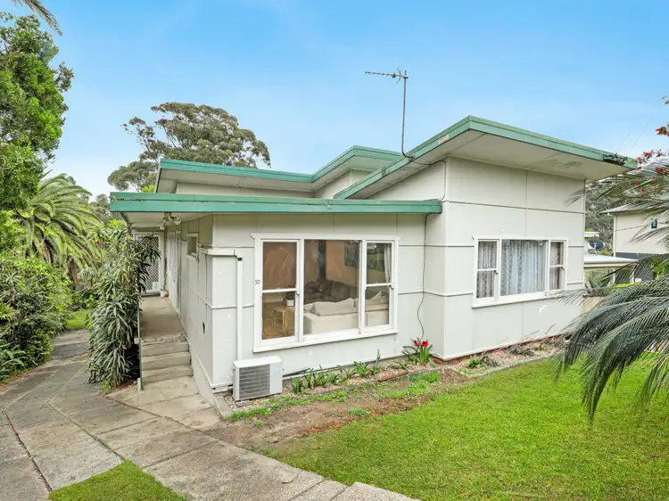 32 Pooraka Ave, West Wollongong NSW 2500
