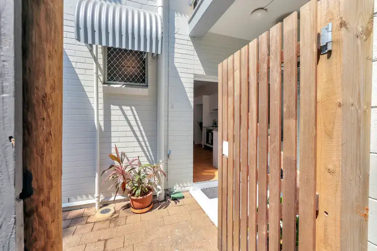 2/17 Bayview Street