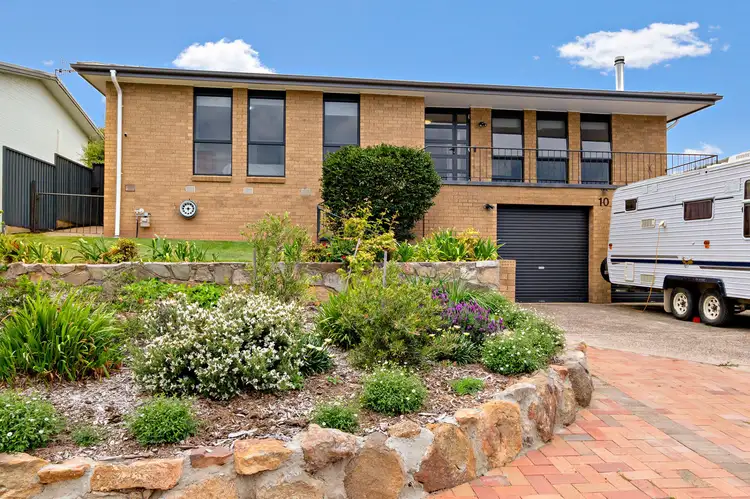 Second view of Homely house listing, 10 Dobinson Place, Flynn ACT 2615